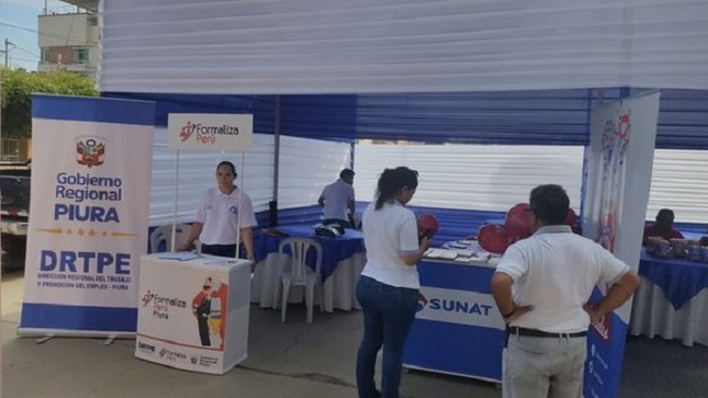 Centro Integrado Formaliza Perú participo en su Segundo Dia en la Feria "EMPRENDE RECICLANDO - MANCORA 2024"