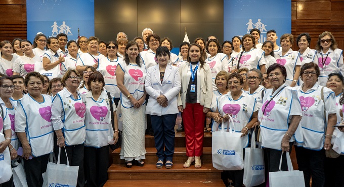 Presidenta de EsSalud anuncia crecimiento del servicio de voluntariado como brazo firme de acompañamiento a los pacientes