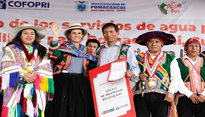 Cusco: Ministra de Vivienda coloca primera piedra de obra de agua y alcantarillado en Pomacanchi