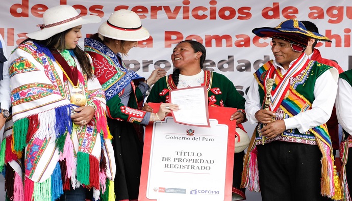 Cusco: Ministra de Vivienda coloca primera piedra de obra de agua y alcantarillado en Pomacanchi