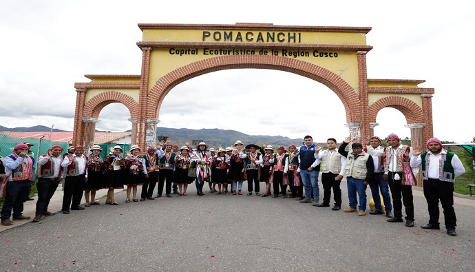 Cusco: Ministra de Vivienda coloca primera piedra de obra de agua y alcantarillado en Pomacanchi