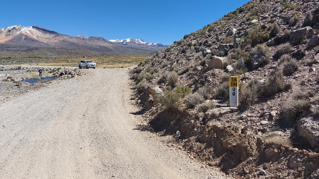 La Contraloría General detectó un perjuicio económico de S/ 441 mil 308 causado por funcionarios de la Municipalidad Provincial de Tacna quienes dieron conformidad al pago correspondiente a informes mensuales del mantenimiento periódico del camino vecinal TA-594 ejecutado en el sector EMP. PE-40-Charaque-Calaparque-Cullco-PTA entre agosto 2020 y enero del 2022, a pesar de conocer que el material utilizado en dicho trabajo no cumplía la calidad y condiciones técnicas exigidas por ley. 