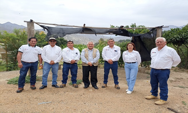 Congresista de la República Víctor Flores visita el Campamento Gallito Ciego