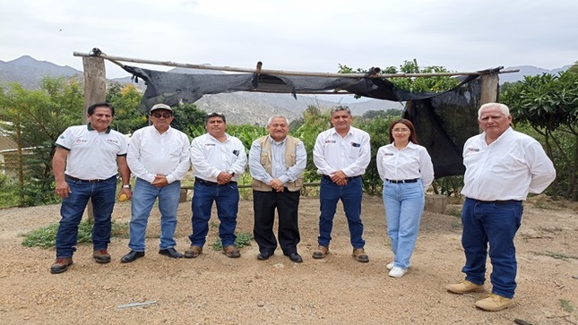 Congresista de la República Víctor Flores visita el Campamento Gallito Ciego