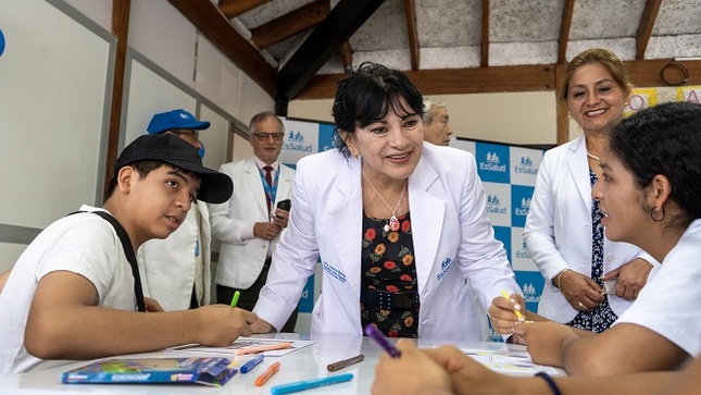 Presidenta de EsSalud inauguró talleres de verano para empoderamiento de niños, niñas y adolescentes