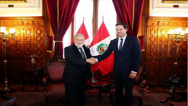 Ernesto Blume realizó visita protocolar a presidente del Congreso