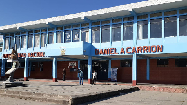 La Contraloría General identificó presunta responsabilidad penal y administrativa en cinco funcionarios y/o servidores de la Universidad Nacional Daniel Alcides Carrión (UNDAC) por irregularidades cometidas en la adquisición de bienes para el inicio del año académico en el periodo 2022, cuyo presupuesto fue mayor a los S/168 mil.