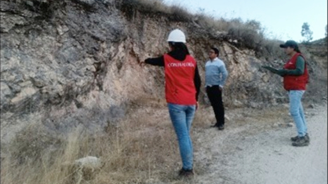 La Contraloría General evidenció que servidores de la Municipalidad Provincial de Aymaraes efectuaron pagos a favor de un consultor por el servicio de elaboración de expedientes técnicos de los proyectos de caminos vecinales en Capaya, Tintay y Tapairihua, pese al incumplimiento de las obligaciones contractuales por parte del contratista, lo que afectó la transparencia y legalidad de los actos de la administración pública.