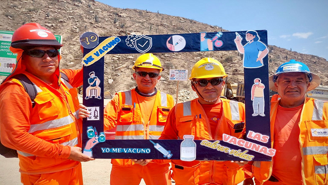 EsSalud La Libertad inmunizó contra la Covid-19 a 300 trabajadores de obra de construcción