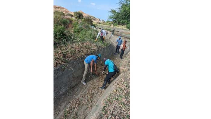 La MDV realizó el desbroce, descolmatación y limpieza de los canales de concreto armado