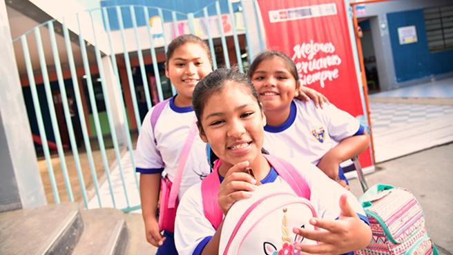 Grupo de niños sonriendo