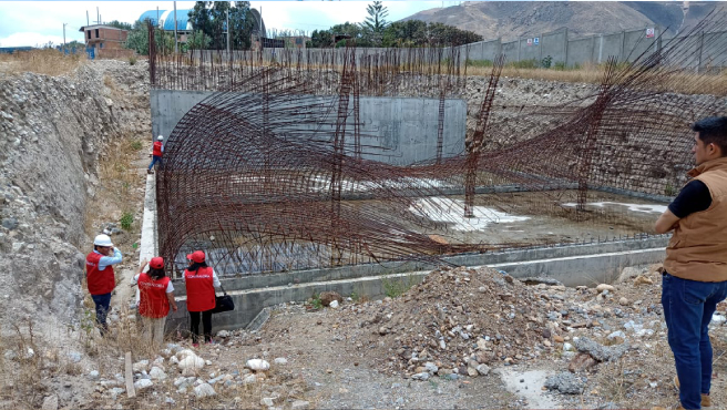 La Contraloría General determinó un perjuicio por S/ 5 989 840 en la Municipalidad Provincial de Huaylas a consecuencia de irregularidades en la ejecución del saldo de obra de mejoramiento del sistema de agua potable y alcantarillado sanitario del casco urbano de la ciudad de Caraz, que llevó a la entidad a asumir deudas que no le correspondía.