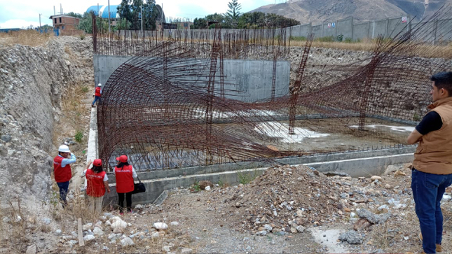La Contraloría General determinó un perjuicio por S/ 5 989 840 en la Municipalidad Provincial de Huaylas a consecuencia de irregularidades en la ejecución del saldo de obra de mejoramiento del sistema de agua potable y alcantarillado sanitario del casco urbano de la ciudad de Caraz, que llevó a la entidad a asumir deudas que no le correspondía.