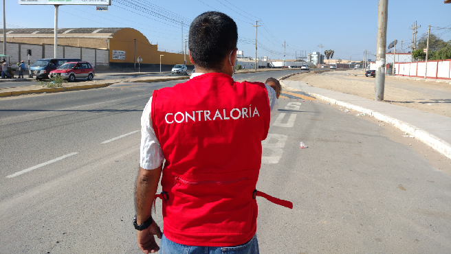 La Contraloría General advirtió sobre posibles riesgos que podrían comprometer la seguridad y calidad de diversas vías de comunicación en las regiones de Lambayeque y Cajamarca. La infraestructura a cargo del Proyecto Especial de Infraestructura de Transporte Nacional – Provías Nacional, específicamente en cuatro tramos, presenta deterioro, desgaste y daño o pérdida en algunos elementos de las carreteras que podrían afectar la transitabilidad de los usuarios.