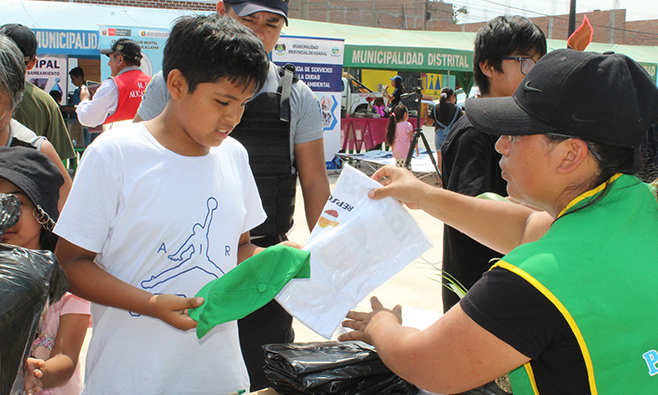 Vecinos participaron en la Primera Feria Interactiva Ambiental en Aucallama.