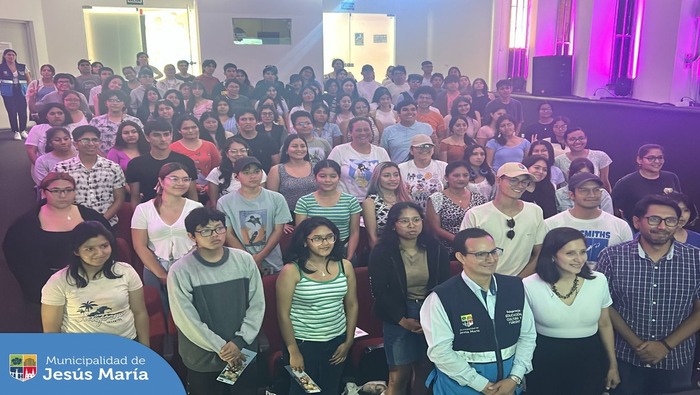 Con gran acogida se llevó a cabo el Taller Gratuito de Fotografía Digital 📸 en el Centro Cultural de Jesús María. Agradecemos a los jóvenes asistentes que con mucho entusiasmo, participaron de esta convocatoria. 🙌
Seguiremos anunciando más alternativas con la Secretaría Nacional de la Juventud del Perú para potenciar tus habilidades. 💪 ¡Permanezcan atentos! 👀