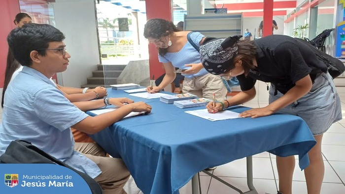 Con gran acogida se llevó a cabo el Taller Gratuito de Fotografía Digital 📸 en el Centro Cultural de Jesús María. Agradecemos a los jóvenes asistentes que con mucho entusiasmo, participaron de esta convocatoria. 🙌
Seguiremos anunciando más alternativas con la Secretaría Nacional de la Juventud del Perú para potenciar tus habilidades. 💪 ¡Permanezcan atentos! 👀