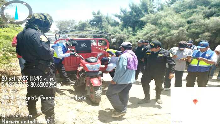 Recuperan moto furgón con balones de gas.