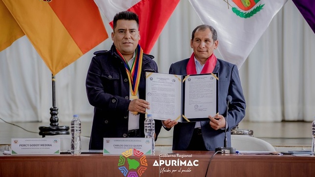 Consejero Carlos Oscco Quispe juramentó como nuevo presidente del Consejo Regional de Apurímac