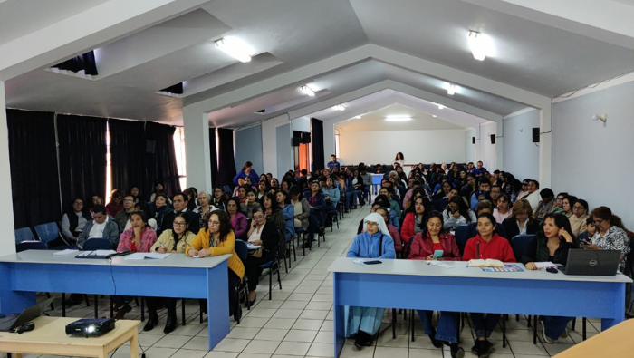 Capacitación a directores de Cajamarca