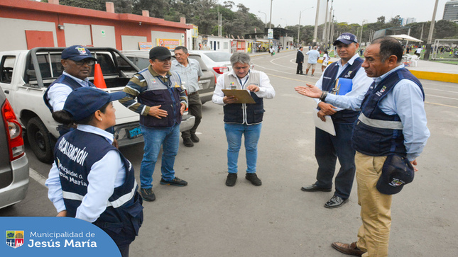 🧐 Con el objetivo de verificar las condiciones sanitarias y de salubridad en el estadio Micky Rospigliosi del Campo de Marte, se realizó un operativo conjunto de las Subgerencias de Salud y Bienestar Social y Operaciones y Control de Sanciones. 
☝🏻 En el lugar, nuestros especialistas brindaron las recomendaciones necesarias para mejorar las condiciones de bioseguridad.