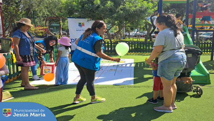 La DEMUNA de Jesús María organizó una tarde de diversión y juegos lúdicos 🧩 en el Parque Habich. 🌳
En la actividad también se brindó asesoría legal y psicológica en temas relacionados con la familia, adolescencia y niñez. 👨🏻👩🏻👧🏻👦🏻
Para más información de las actividades desarrolladas por la #DEMUNA de Jesús María comunícate al 📞 6141212 anexo 3012.