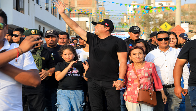 Alcalde Fernando Velasco recorrió el lugar junto a los vecinos