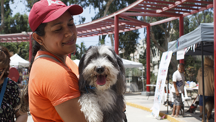 Vecinos felices y mascotas saludables en el I Animal Fest 2024.