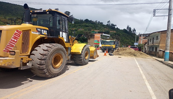 Sector Vivienda envía equipos técnicos y maquinaria a zonas afectadas por las lluvias en el sur del país