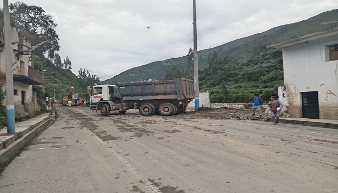 Sector Vivienda envía equipos técnicos y maquinaria a zonas afectadas por las lluvias en el sur del país