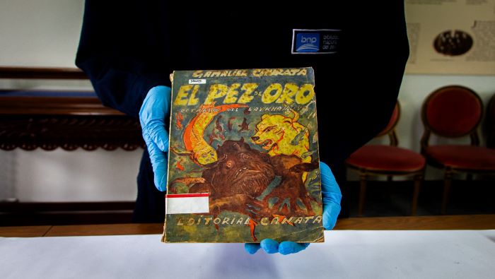 Ministerio de Cultura declara Patrimonio Cultural a cuatro unidades bibliográficas de la obra “El pez de oro: retablos del Laykhakuy” (1957)