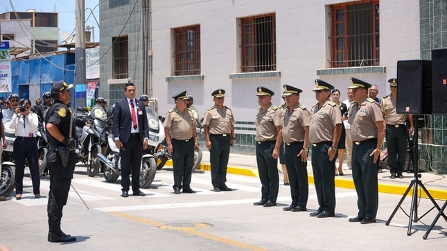 Estamos fortaleciendo la investigación criminal para combatir delitos contra la vida en la Región Policial Callao.  Con 50 nuevos efectivos en la sección de homicidios, nos enfocamos en la identificación y captura de responsables, asegurando su procesamiento judicial. También, reforzamos la Brigada Policial Motorizada con 50 motocicletas para garantizar el cumplimiento de leyes y proteger la integridad de nuestra comunidad. ¡Un verano seguro se acerca con el servicio policial "Verano 2024" en la zona de acción de las playas del Callao, La Punta y Ventanilla!, gracias a la gestión de nuestro alcalde 𝐉𝐡𝐨𝐯𝐢𝐧𝐬𝐨𝐧 𝐕𝐚𝐬𝐪𝐮𝐞𝐳, donde trabajaremos en colaboración con el Serenazgo de distintas Municipalidades para garantizar un verano tranquilo y disfrutable para todos.   