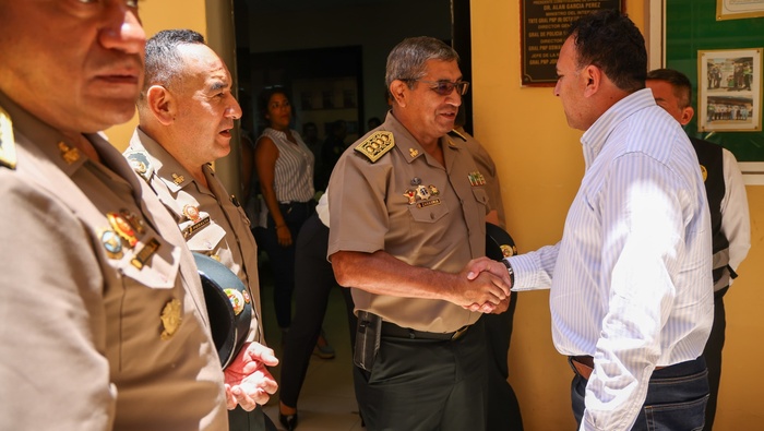 Estamos fortaleciendo la investigaci贸n criminal para combatir delitos contra la vida en la Regi贸n Policial Callao. Con 50 nuevos efectivos en la secci贸n de homicidios, nos enfocamos en la identificaci贸n y captura de responsables, asegurando su procesamiento judicial. Tambi茅n, reforzamos la Brigada Policial Motorizada con 50 motocicletas para garantizar el cumplimiento de leyes y proteger la integridad de nuestra comunidad. 隆Un verano seguro se acerca con el servicio policial "Verano 2024" en la zona de acci贸n de las playas del Callao, La Punta y Ventanilla!, gracias a la gesti贸n de nuestro alcalde 饾悏饾悺饾惃饾惎饾悽饾惂饾惉饾惃饾惂 饾悤饾悮饾惉饾惇饾惍饾悶饾惓, donde trabajaremos en colaboraci贸n con el Serenazgo de distintas Municipalidades para garantizar un verano tranquilo y disfrutable para todos.