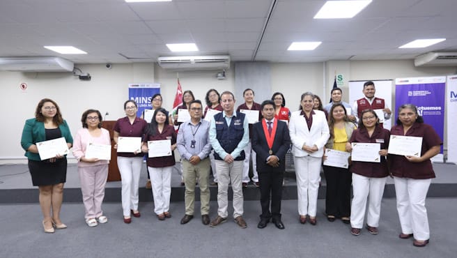 Lima norte 76 obstetras recibieron certificación por curso de prevención, atención y violencia