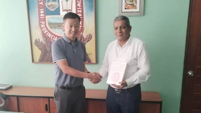 Alcalde con el presidente de Huawei