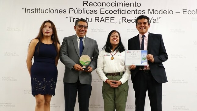 Ministra del Ambiente reconoce a Electrocentro como empresa ecoeficiente