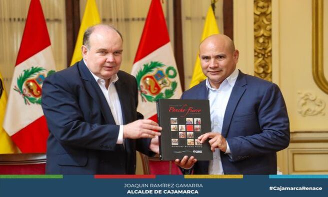 📌El alcalde provincial de Cajamarca, Joaquin Ramírez Gamarra, firmó un convenio de cooperación interinstitucional con la Municipalidad de Lima en el marco de un trabajo articulado para potenciar áreas claves como educación, desarrollo económico y salud para el beneficio y fortalecimiento de ambas ciudades.
✅El objetivo de este convenio es establecer las bases de cooperación por 10 años y así incentivar y fortalecer las prestaciones de servicios integrales de salud, afines, complementarios y otros, en la provincia de Cajamarca.