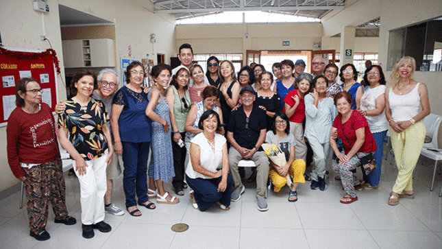 Reconocido actor Gustavo Bueno realizó una Master Class con los adultos mayores del taller de teatro 