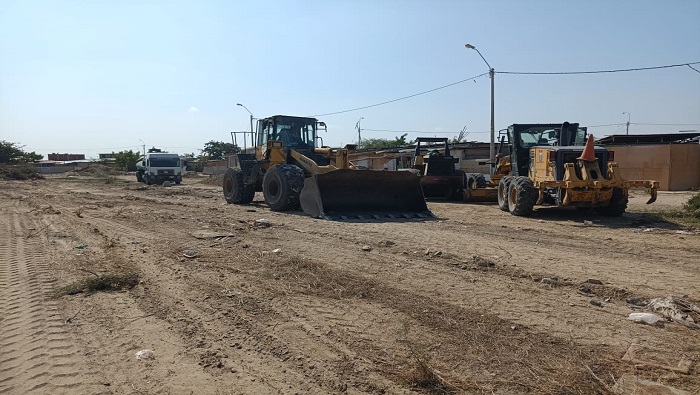 Maquinaria municipal intervino más de 7 km en A.H. Mónica Zapata