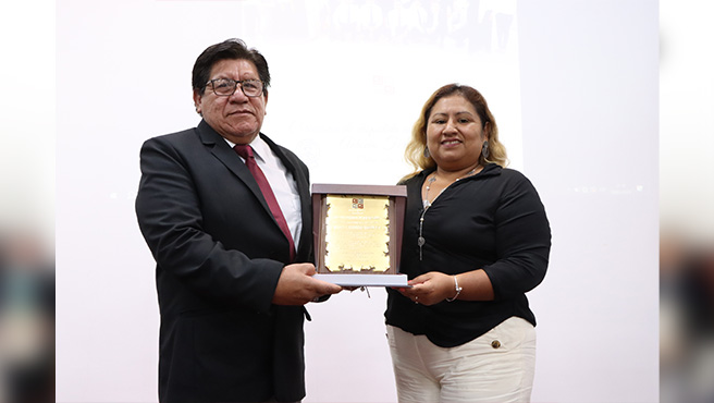 Jefa de la Unidad de Administración y Finanzas, Cynthia Urbano León, agradeció y resaltó la labor invaluable que realizó Antonio Fernández en la Corte Superior de Justicia del Callao