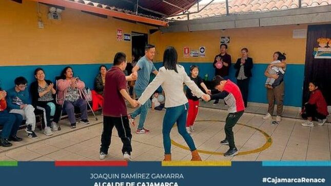 📌La subgerencia de Programas Sociales y Empadronamiento de la Municipalidad Provincial de Cajamarca y a través DEMUNA Cajamarca, ha iniciado una destacada actividad físico-recreativa dirigida a niños con discapacidad. Este taller, parte de una estrategia integral, busca fortalecer competencias y habilidades en una población previamente identificada como vulnerable. Con el objetivo de proporcionar acercamiento y restituir derechos, la iniciativa se centra en niños, niñas y adolescentes con discapacidad, promoviendo la igualdad y la oferta de servicios deportivos, formativos y educativos, incluyendo talleres de verano y otras actividades.