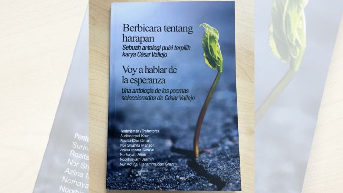Embajada del Perú en Singapur promueve la literatura nacional con ejemplares de la poesía de César Vallejo traducido al malayo