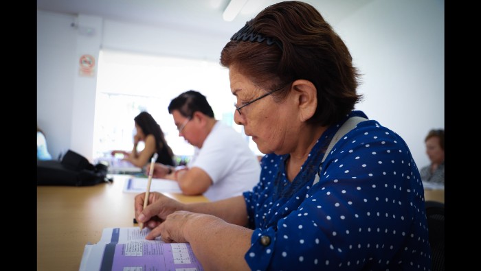 Vecinos de San Isidro participan en talleres de inglés e italiano