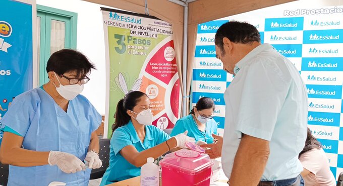 Trabajadores y sus familiares fueron atendidos en su centro de labores.