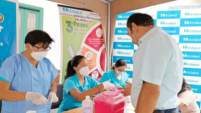 Trabajadores y sus familiares fueron atendidos en su centro de labores.
