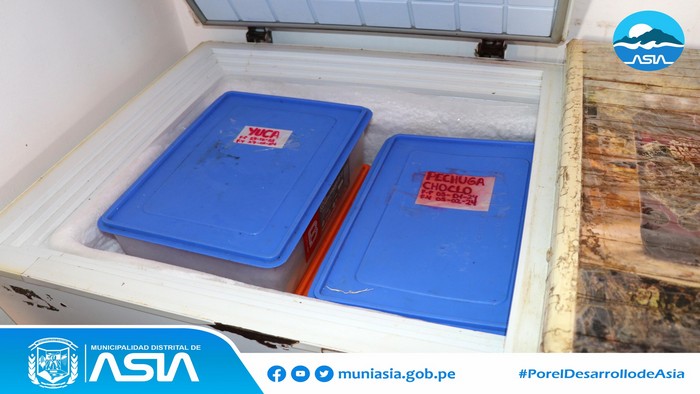 La Municipalidad Distrital de Asia (MDA) a través de la Sub Gerencia de Programas Sociales y Salud, y en coordinación con la Red de Salud Chilca Mala y el Ministerio Público; realizó operativo inopinado en los restaurantes de nuestro distrito.
Fueron más de diez restaurantes donde se realizó la inspección, constatando que el establecimiento cuente con las condiciones óptimas de salubridad para su funcionamiento.
De esta manera, la actual gestión municipal continuará con estos tipos de operativos en los diferentes Anexos de nuestro distrito, con el objetivo de salvaguardar la vida y salud de nuestra población.
#MunicipalidadDistritalDeAsia
#PorelDesarrollodeAsia
#IsaiasAlcantaraAlcaldedeAsia
