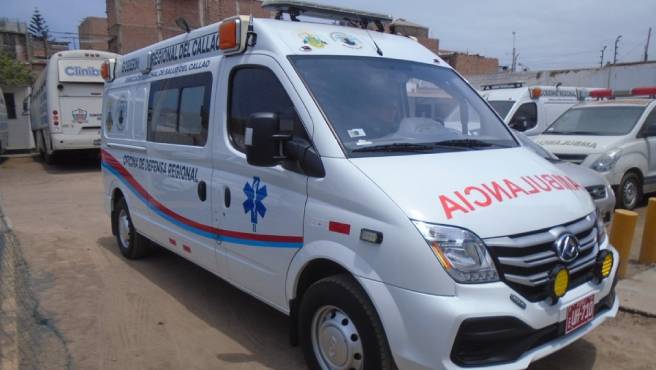 La Contraloría General detectó que la Dirección Regional de Salud del Callao (DIRESA Callao) pagó S/ 4 455 000 por 11 ambulancias tipo II (para el transporte asistido de pacientes críticos) que no cumplieron con las especificaciones técnicas y se encuentran subutilizadas (con recorrido limitado), evidenciándose favorecimiento a la empresa contratista y afectando el uso eficiente de los recursos del Estado.