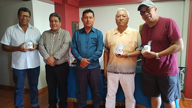 Alcalde de Aucallama recibe visita de destacados exfutbolistas aucallaminos.