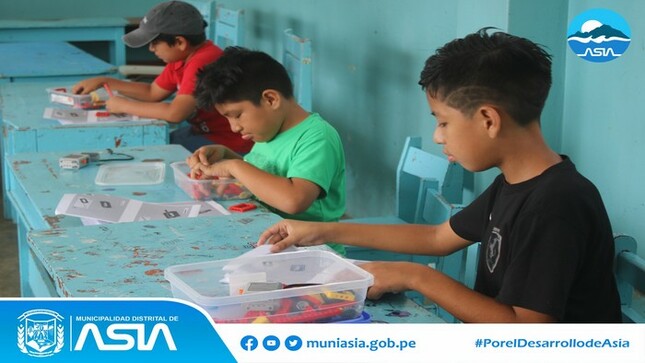 Con el objetivo de que nuestros niños y adolescentes desarrollen su creatividad y habilidades cognitivas, la Municipalidad Distrital de Asia continúa con el taller robótica en nuestro distrito; donde los estudiantes viene construyendo diversos prototipos robóticos como: vehículos, maquinas, juegos, entre otros. 
#MunicipalidadDistritalDeAsia
#PorelDesarrollodeAsia
#IsaiasAlcantaraAlcaldedeAsia