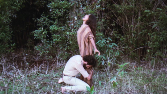 Fotograma de “El viento del Ayahuasca” de Nora de Izcue